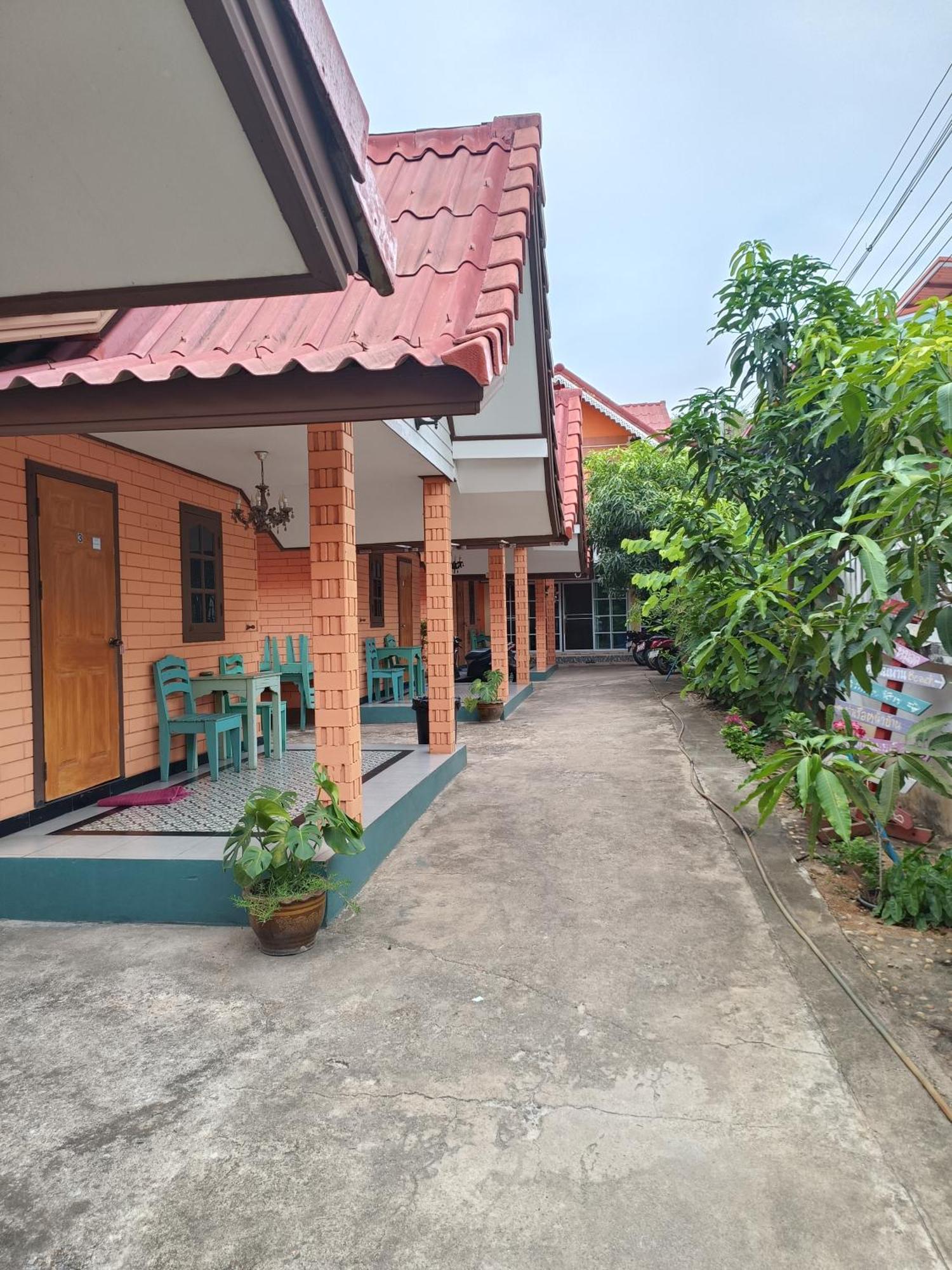 คิวทอง บังกะโล Ko Lan Exterior photo